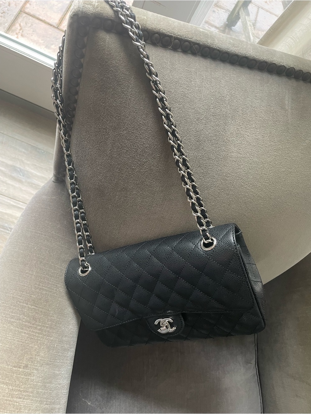 Quilted Black Leather Shoulder Bag with Silver Chain - Picture 3 of 5